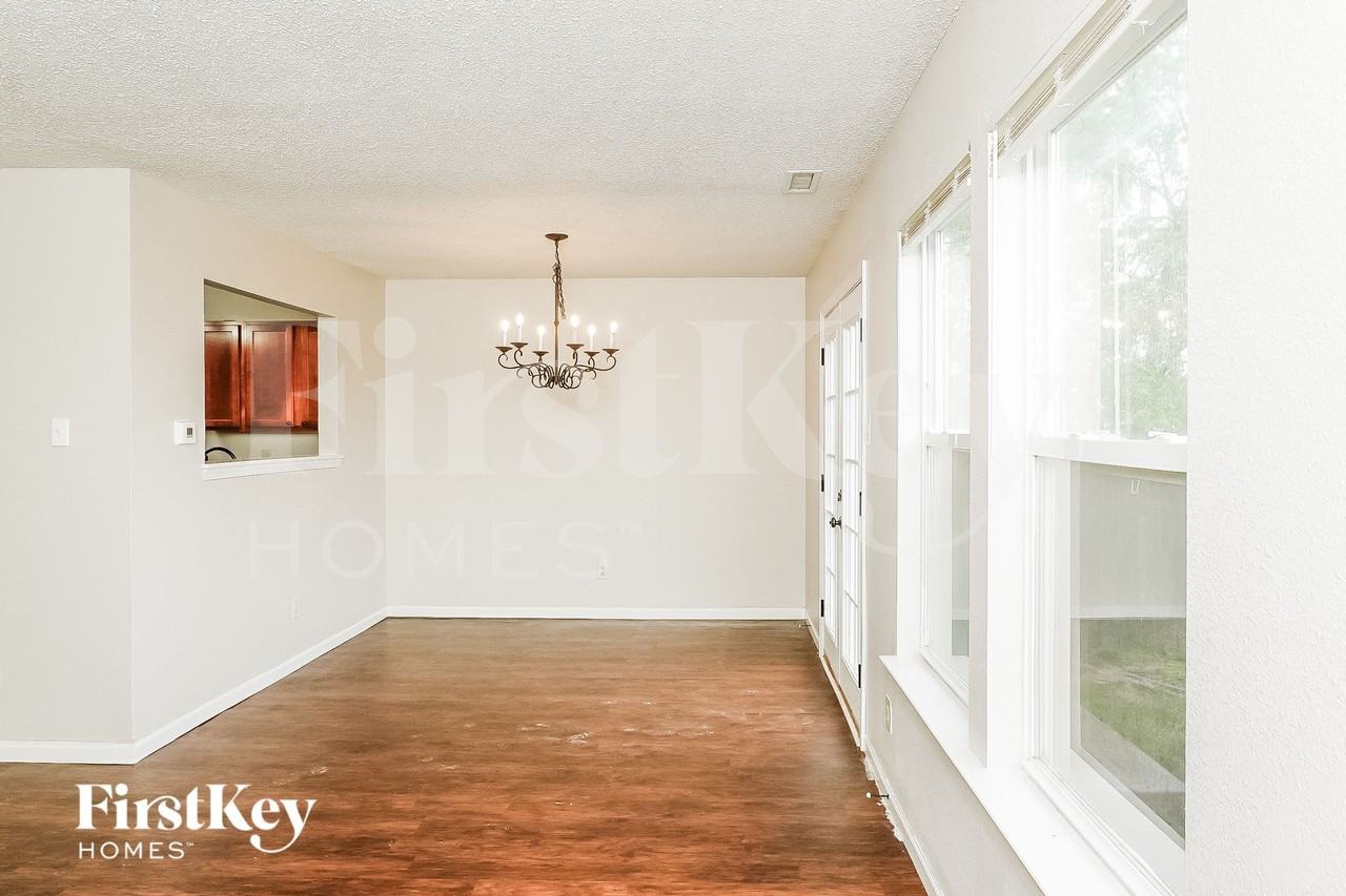 1181 Kenwood Dr - Photo 4 of 15