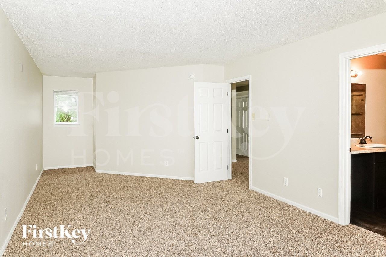 1181 Kenwood Dr - Photo 7 of 15