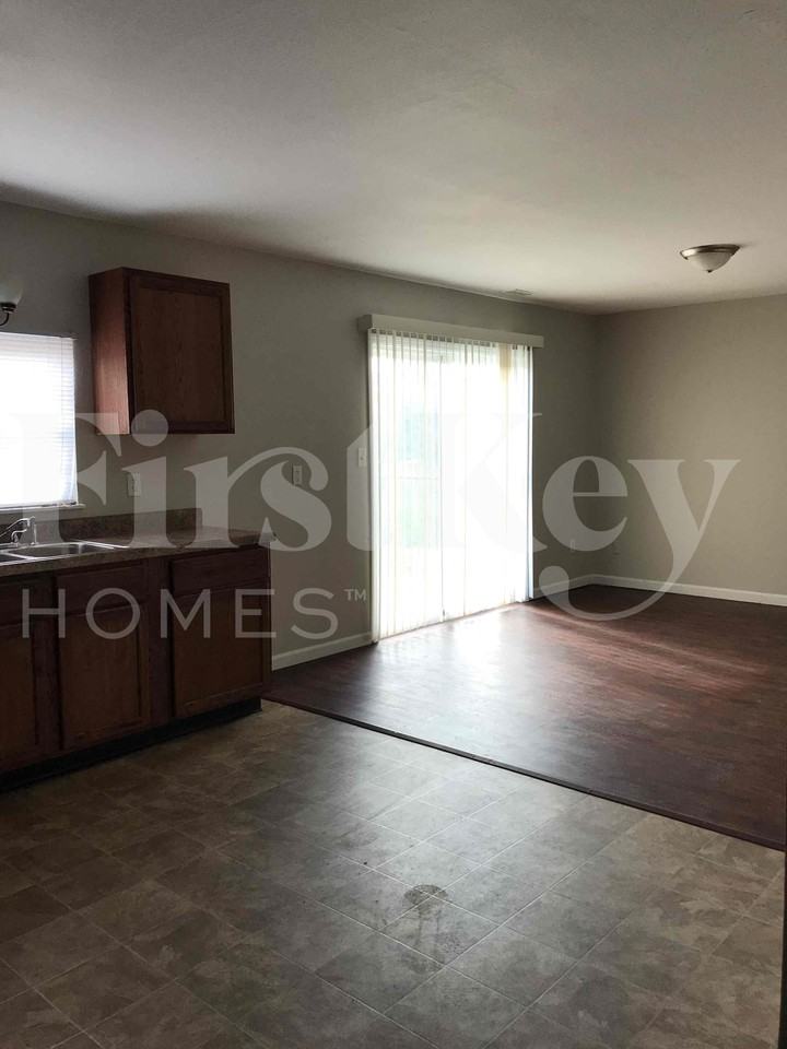 11205 Fall Dr - Photo 3 of 16