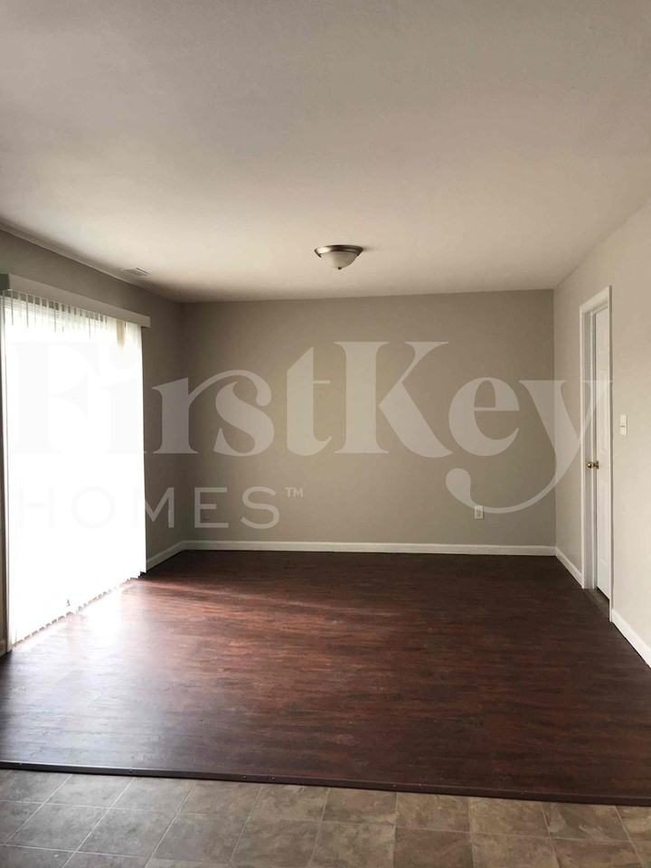 11205 Fall Dr - Photo 4 of 16