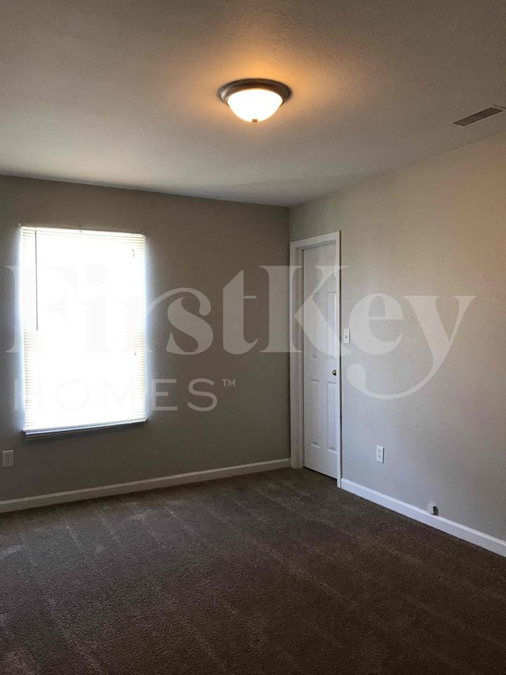 11205 Fall Dr - Photo 7 of 16