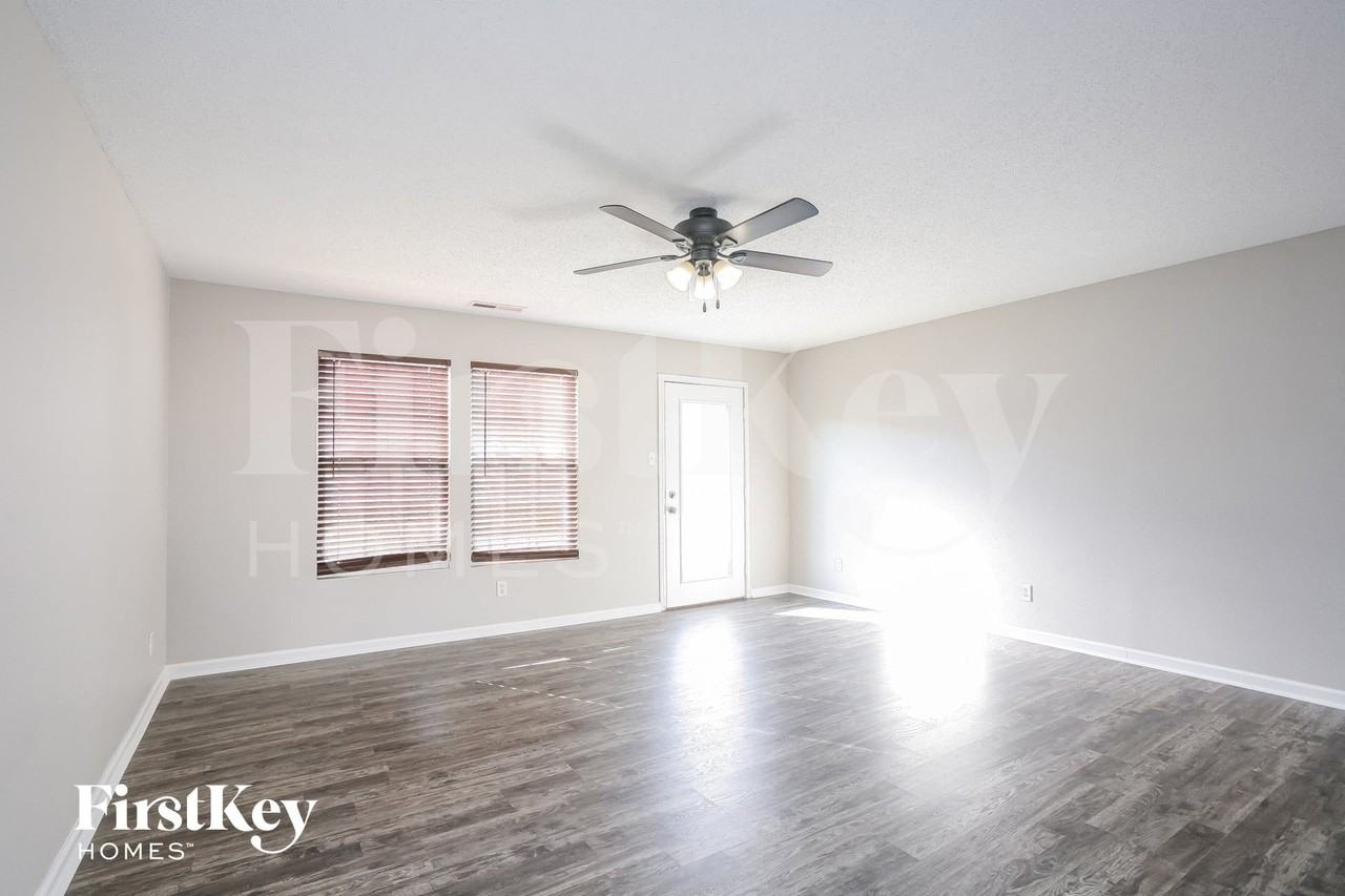 10913 Miller Dr - Photo 3 of 15