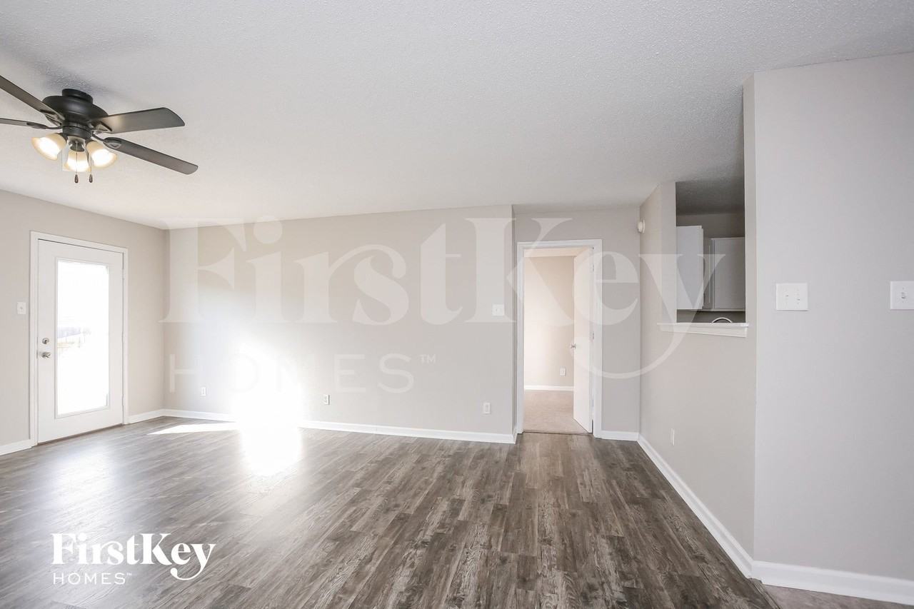 10913 Miller Dr - Photo 4 of 15