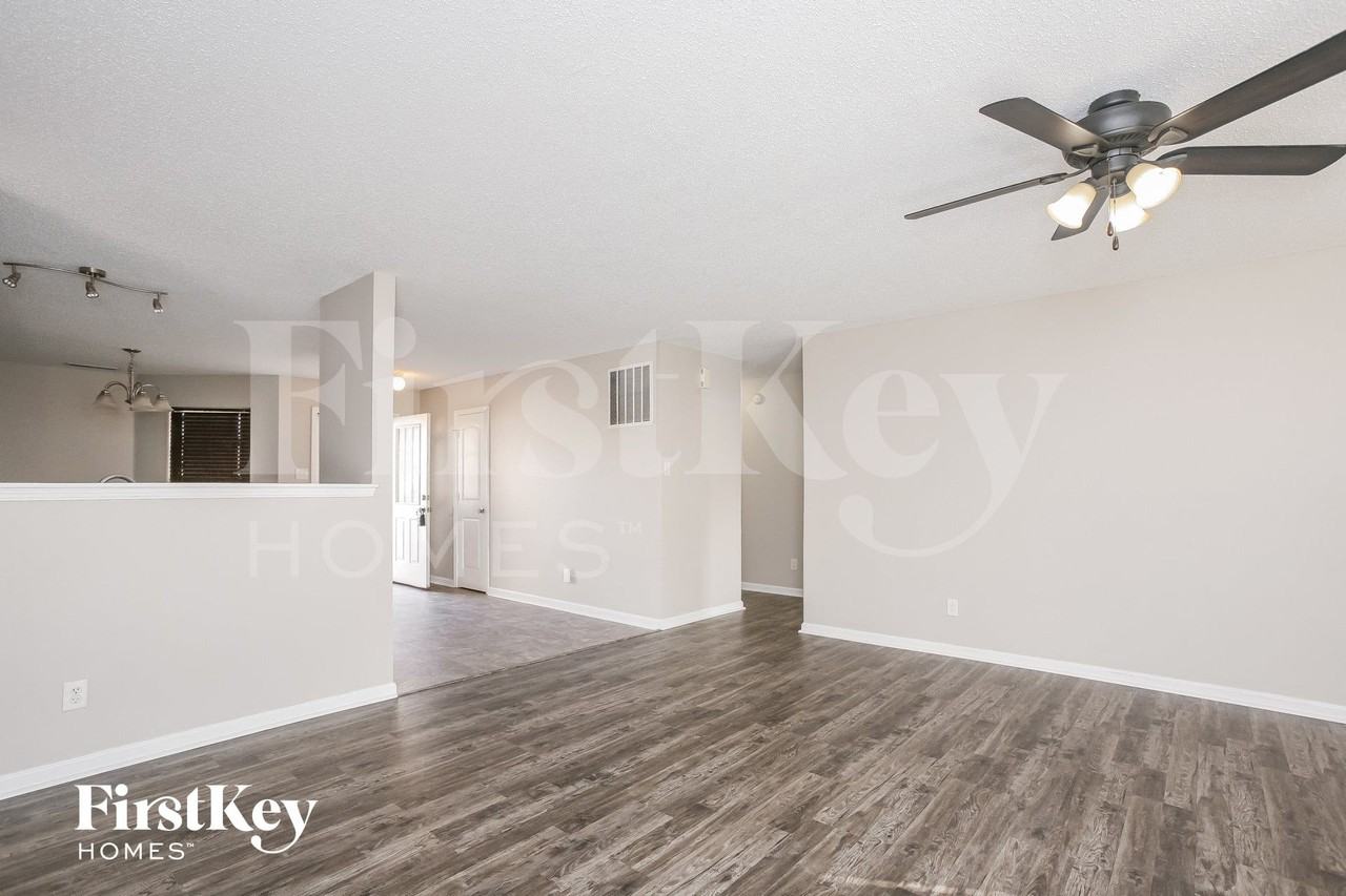 10913 Miller Dr - Photo 5 of 15