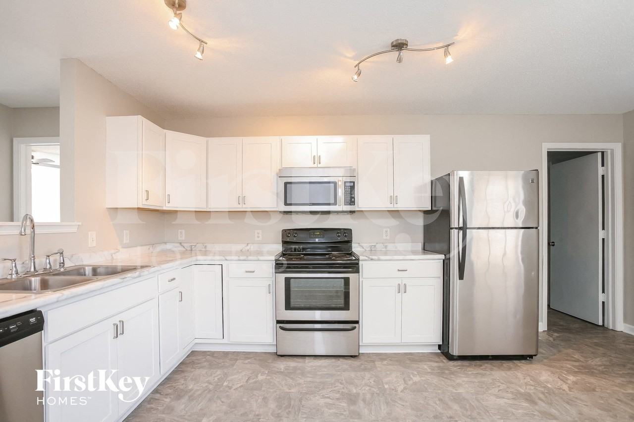 10913 Miller Dr - Photo 7 of 15