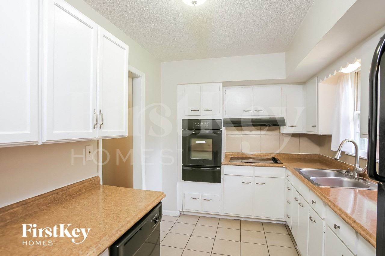 1043 E Lexington Ave - Photo 5 of 15