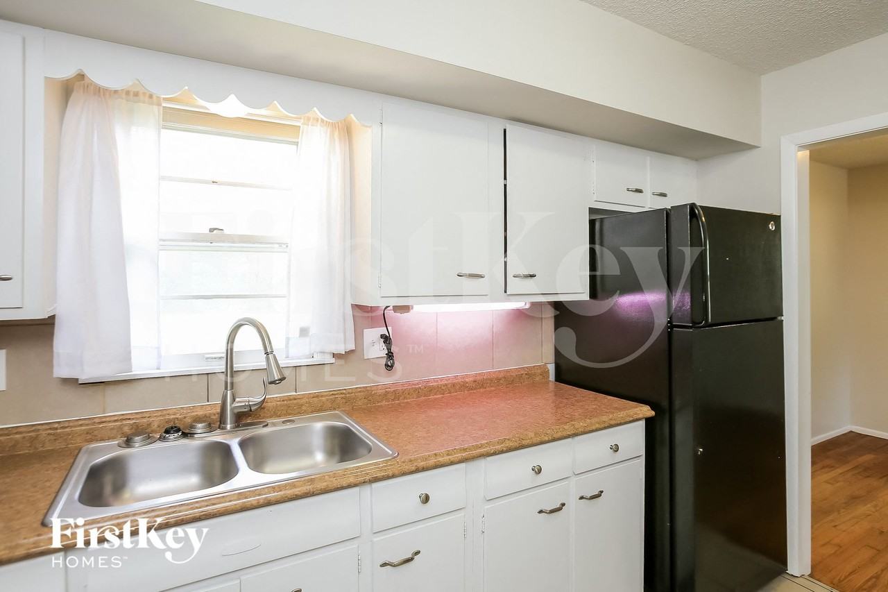 1043 E Lexington Ave - Photo 6 of 15