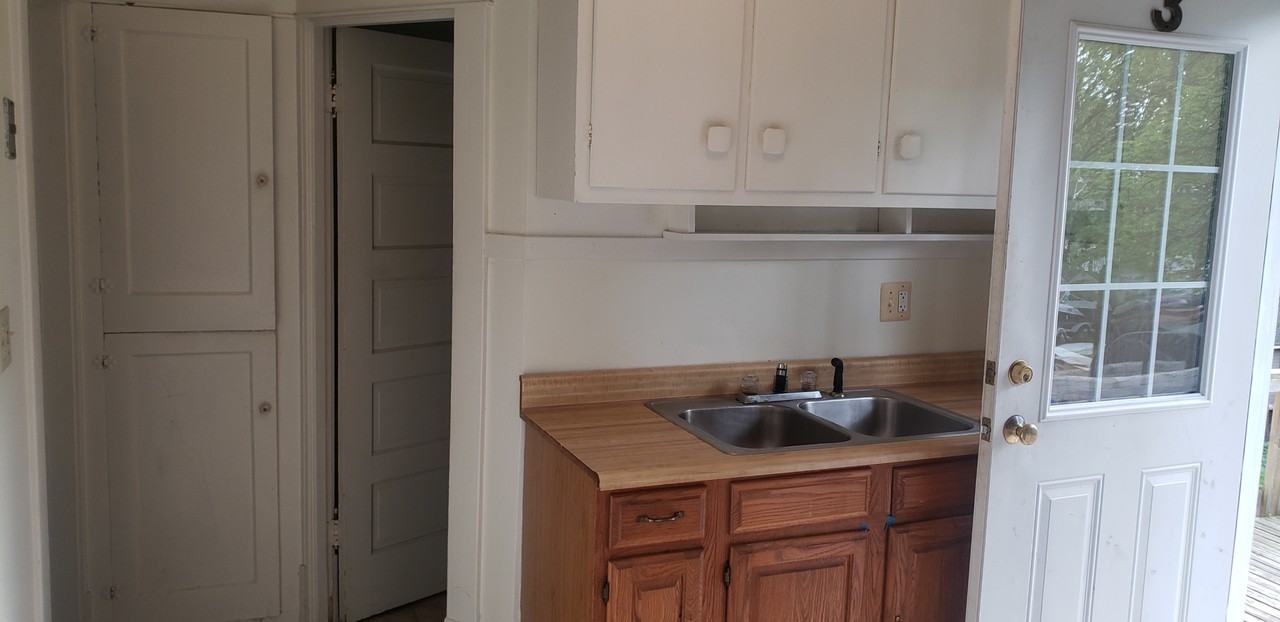 307 N Chestnut St #3 - Photo 3 of 9