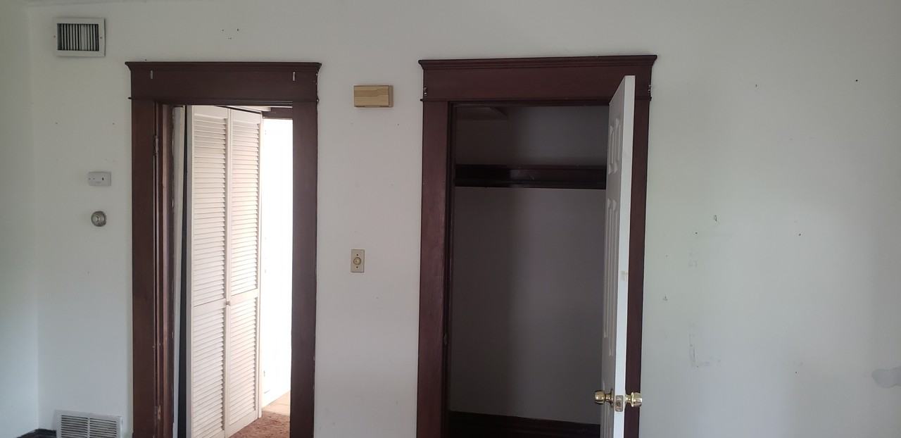 307 N Chestnut St #3 - Photo 4 of 9