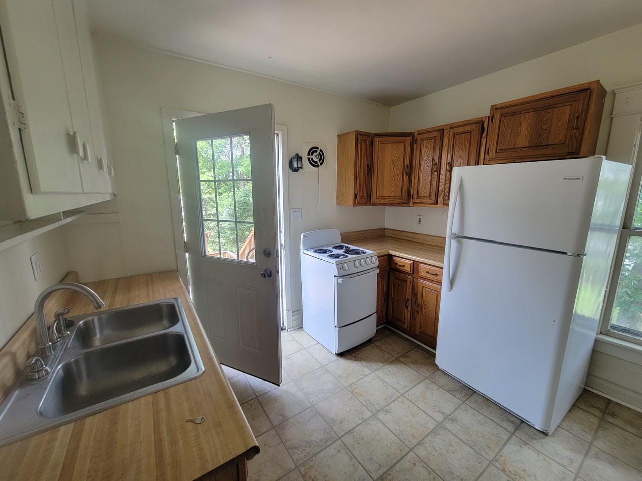 307 N Chestnut St #3 - Photo 6 of 9