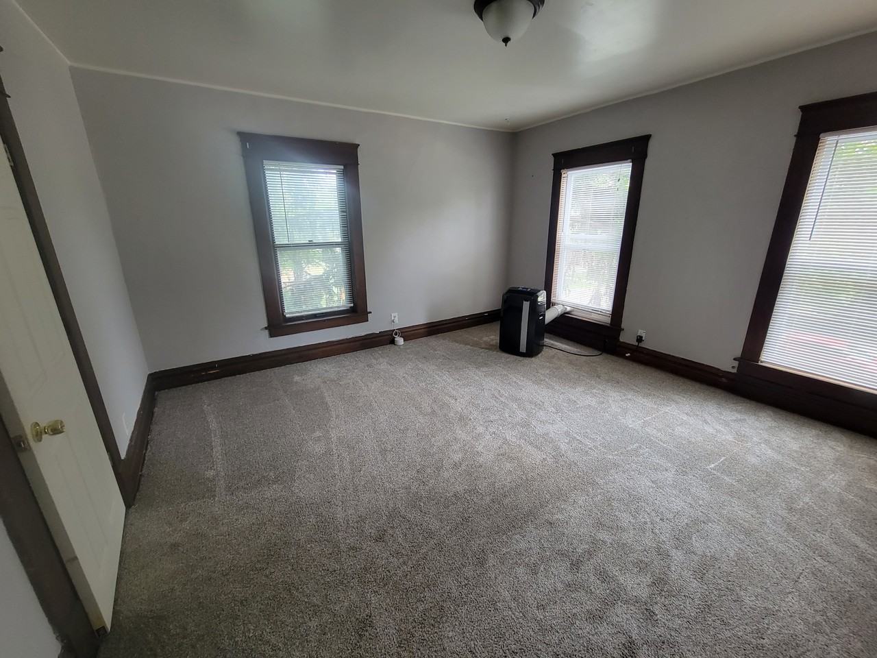 307 N Chestnut St #3 - Photo 7 of 9