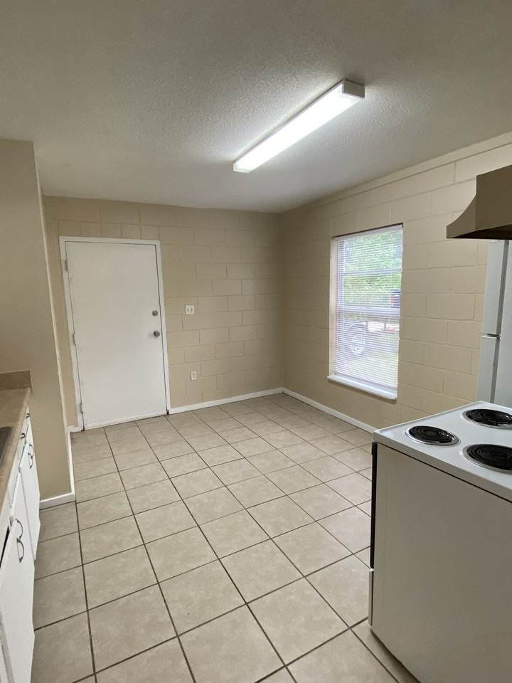 5011 Oleander Dr - Photo 3 of 13