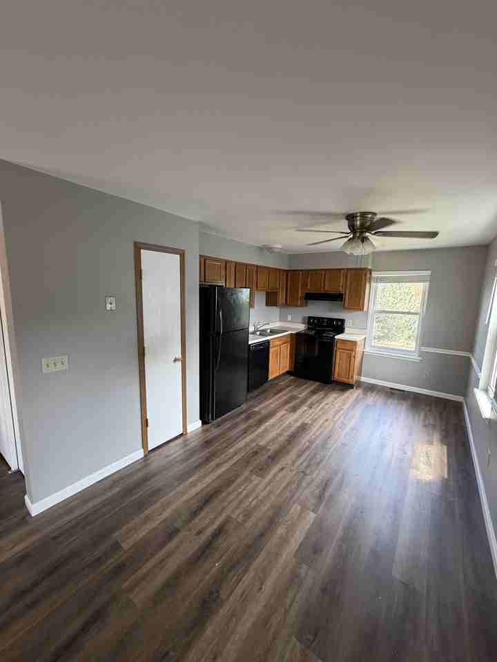 1152 Saint Matthew Ave - Photo 7 of 22
