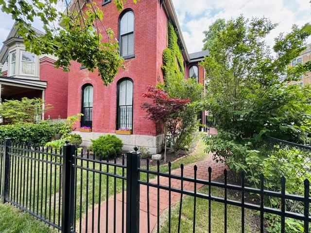 11 Whitney Pl #2 - Photo 2 of 15