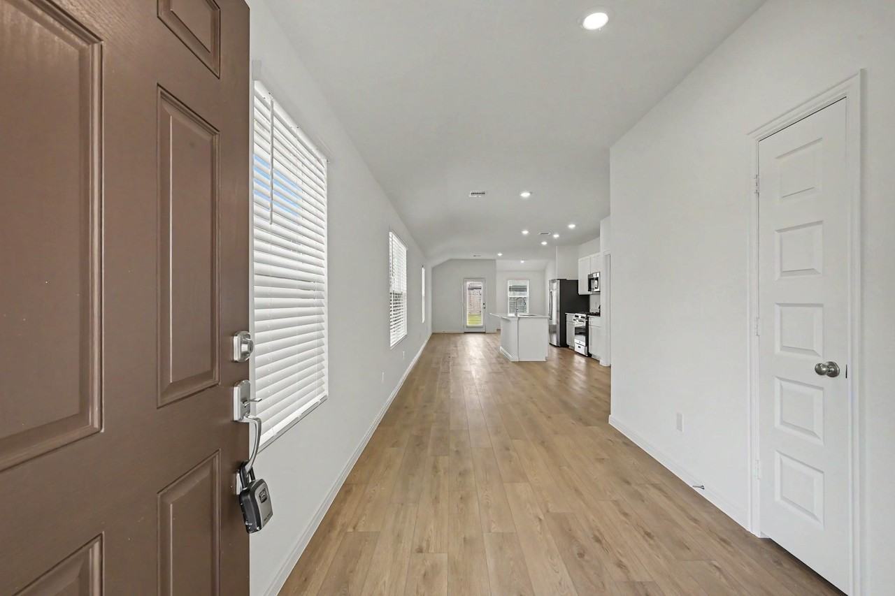 25260 Leather Leaf Ct - Photo 3 of 23