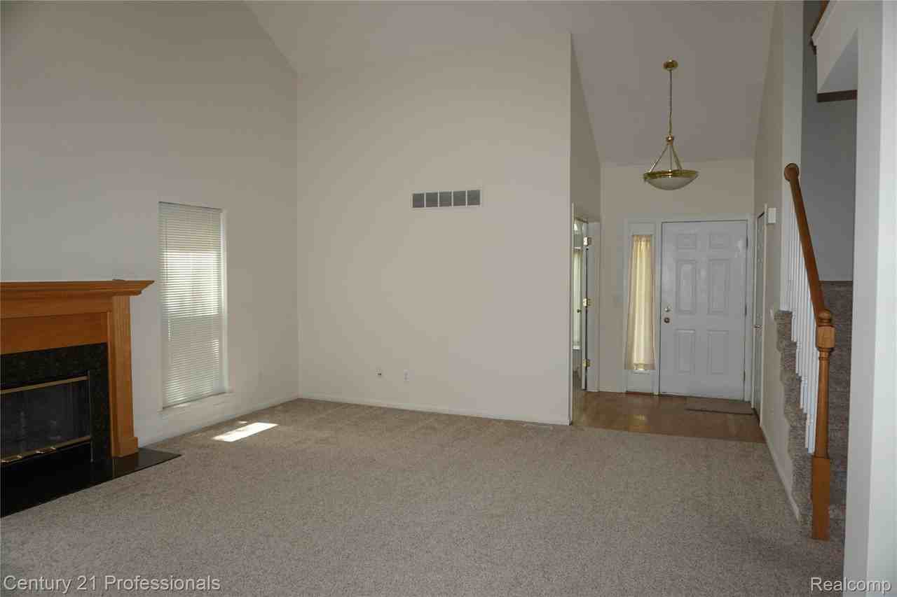 23244 Potomac Cir - Photo 6 of 32