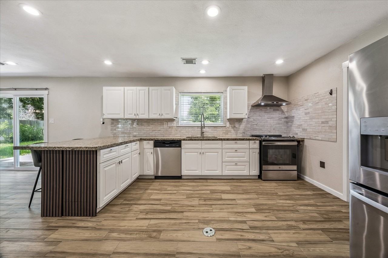 405 N Fulton St - Photo 3 of 29