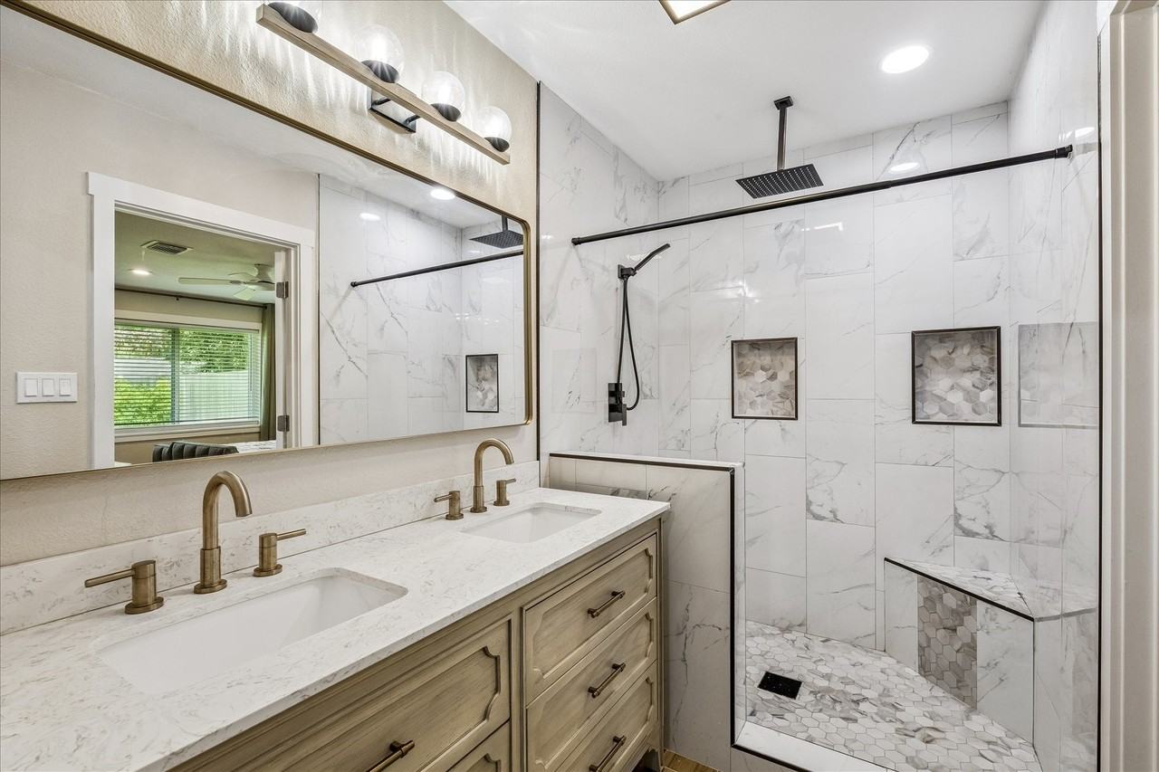405 N Fulton St - Photo 4 of 29