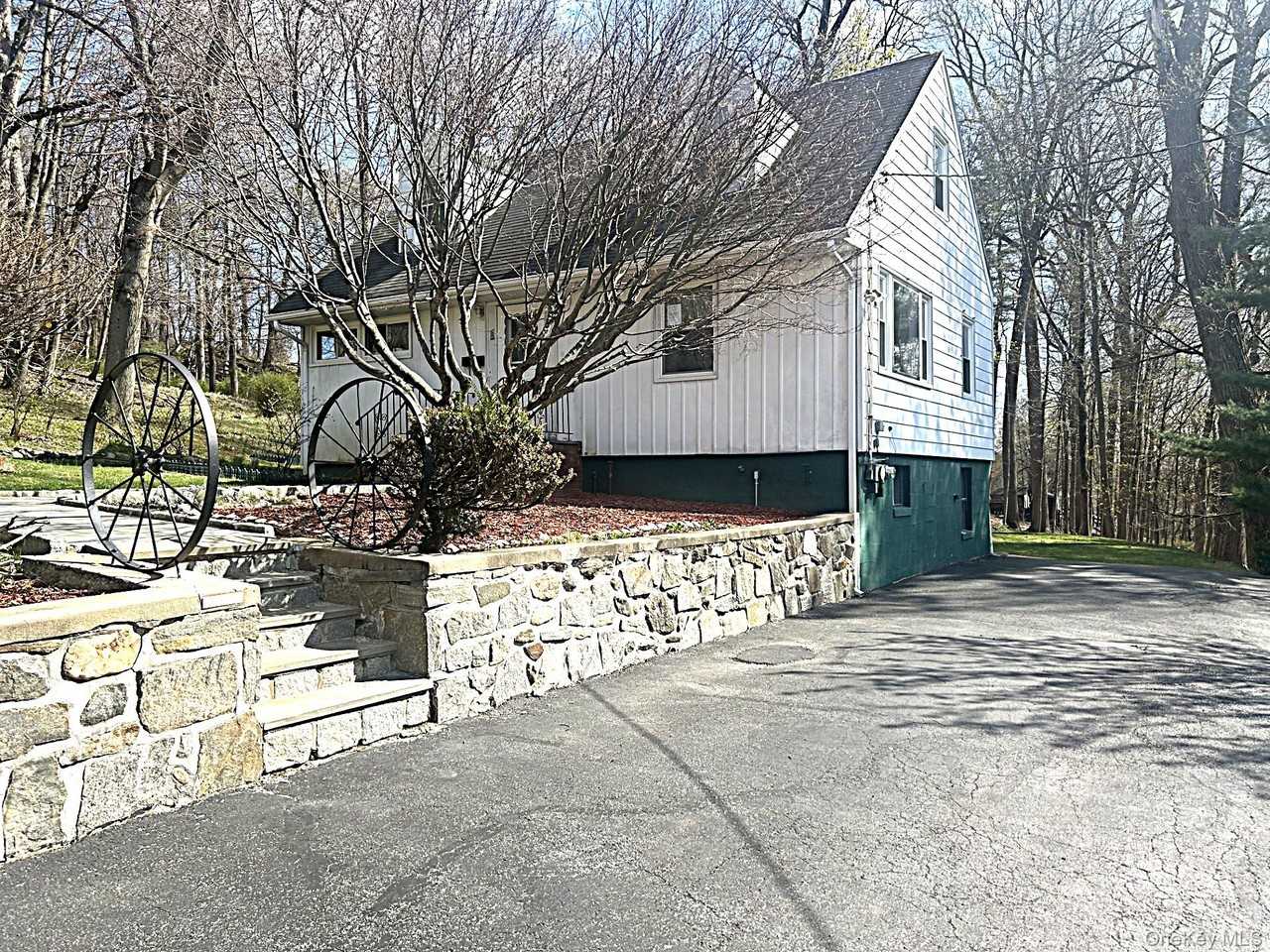8 Ridge St - Photo 3 of 44