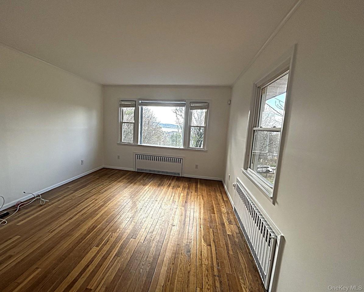 8 Ridge St - Photo 7 of 44