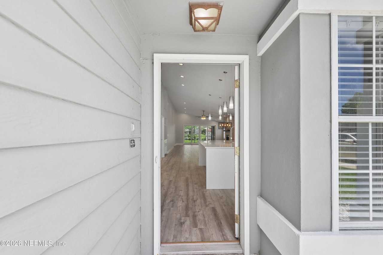 204 Crosstern Ct - Photo 4 of 41