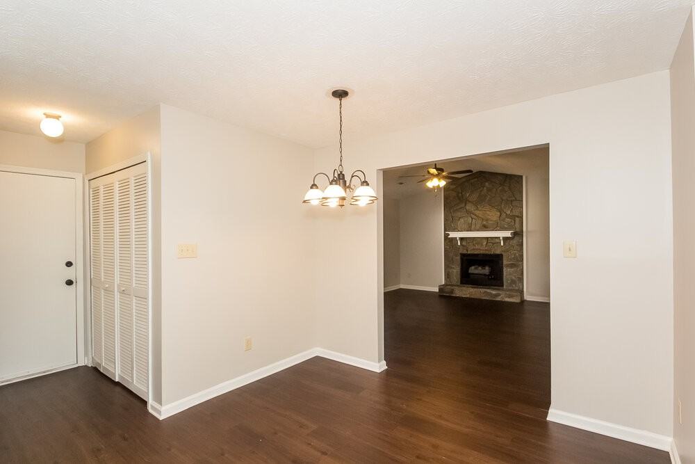 470 Rosehill Dr - Photo 4 of 15