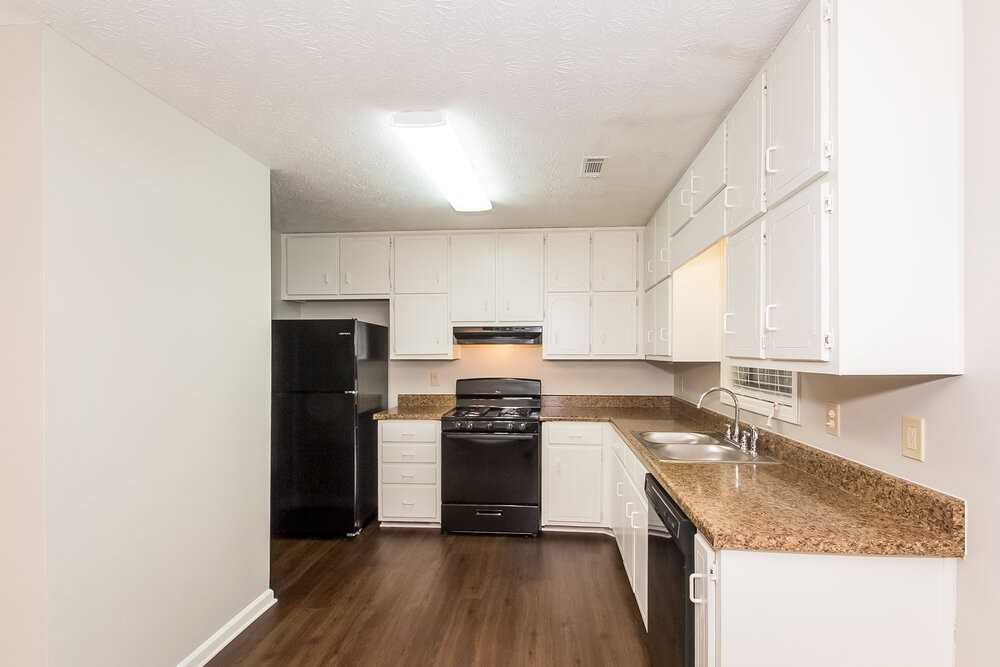 470 Rosehill Dr - Photo 6 of 15