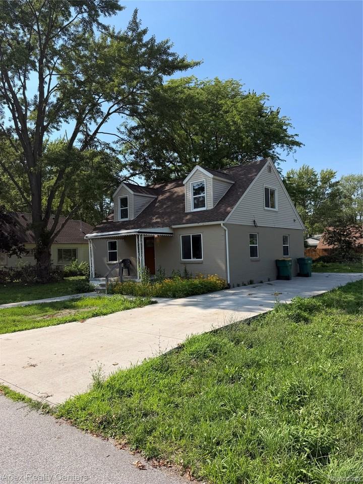 23864 Liddle St - Photo 2 of 12