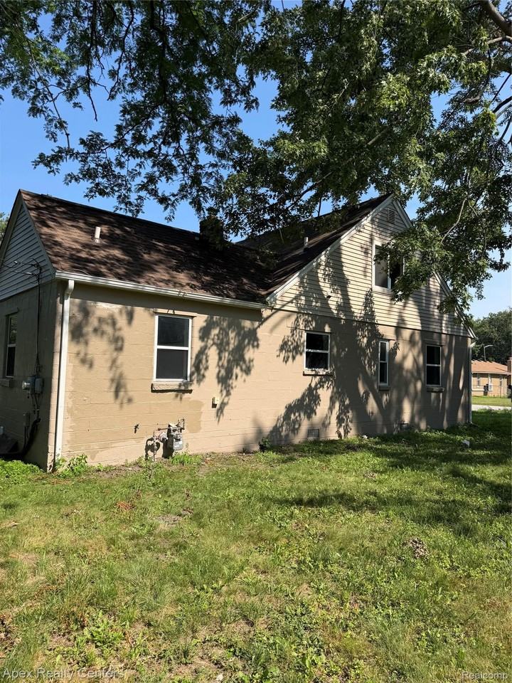 23864 Liddle St - Photo 3 of 12