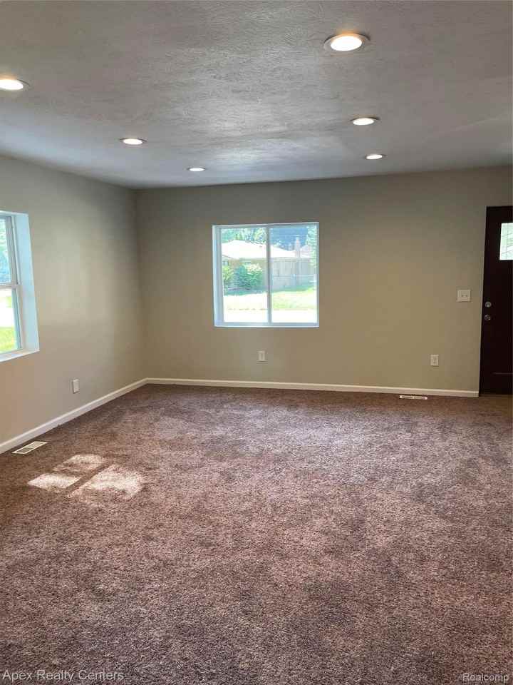 23864 Liddle St - Photo 5 of 12