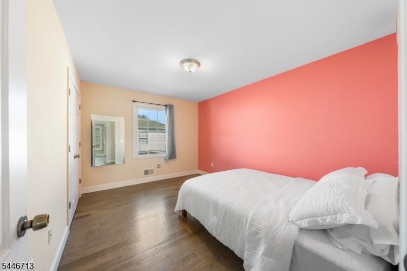 128 Baltimore Ave - Photo 4 of 15