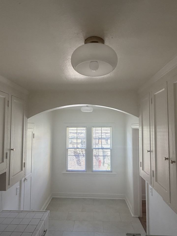 1275 N Washington St #3 - Photo 5 of 15