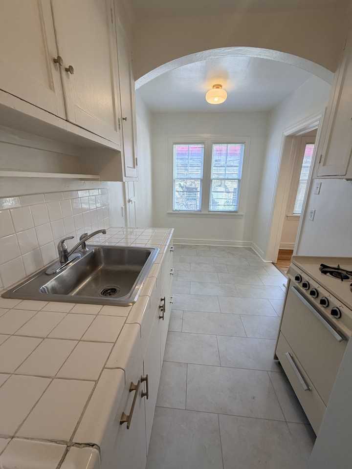 1275 N Washington St #3 - Photo 7 of 15