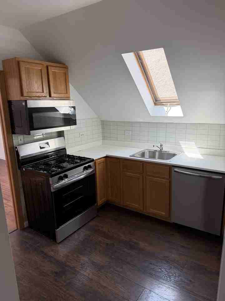 1620 W Beach Ave #A3 - Photo 5 of 8