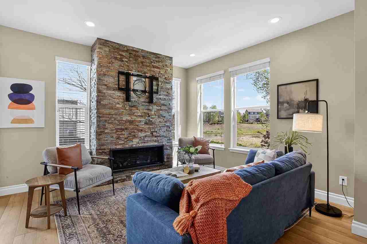 10310 Tall Oaks Cir - Photo 3 of 27