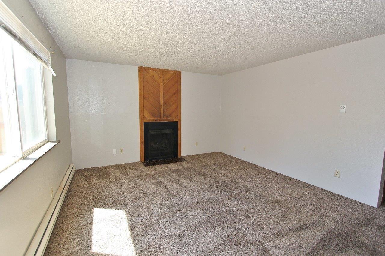 4833 W Targee St - Photo 4 of 27