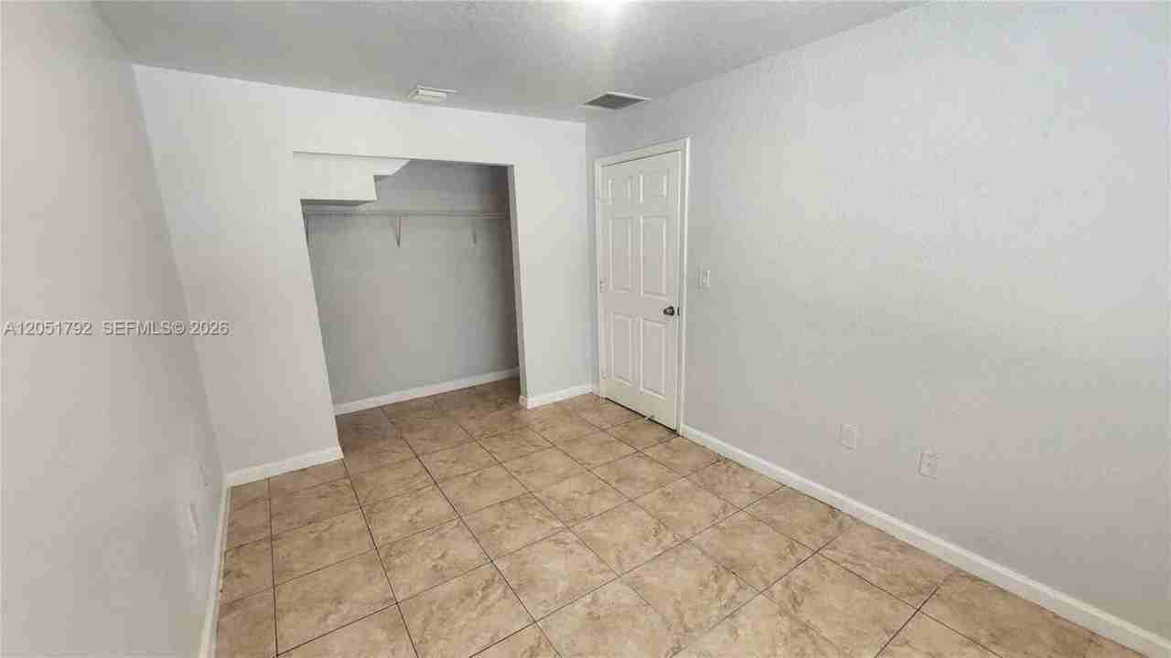 14004 Ne 2nd Ct - Photo 2 of 15