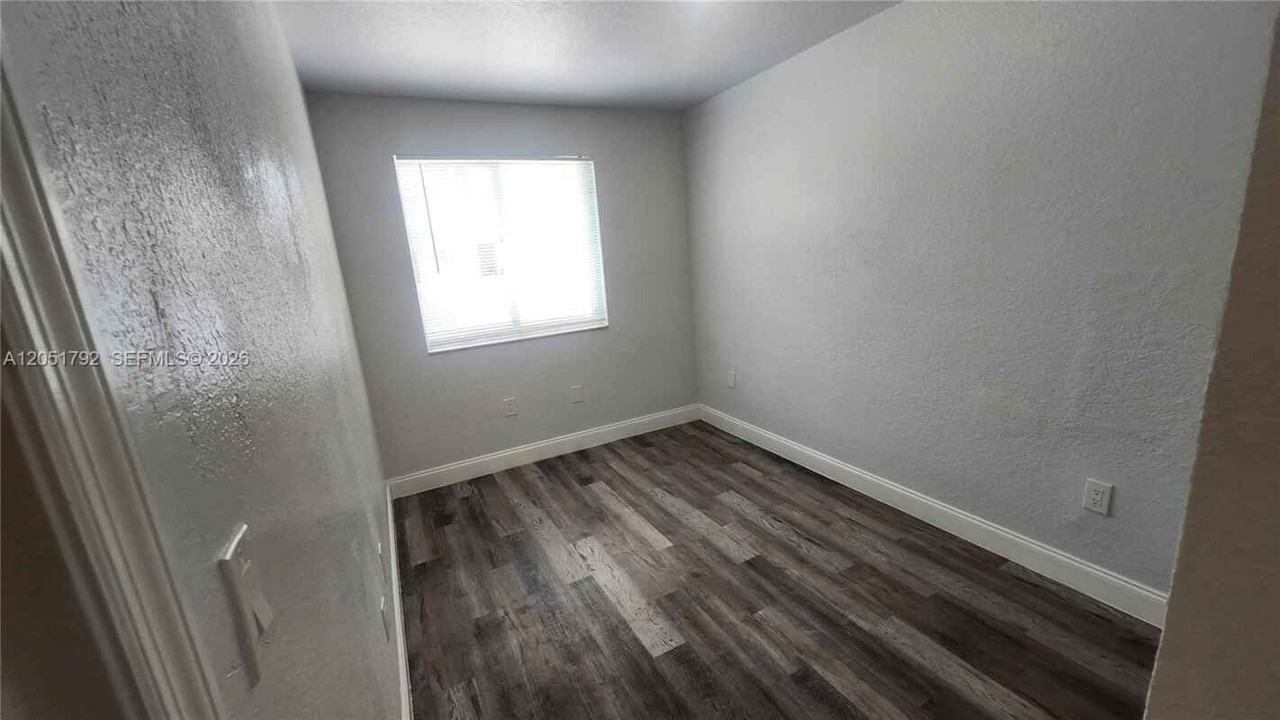 14004 Ne 2nd Ct - Photo 4 of 15