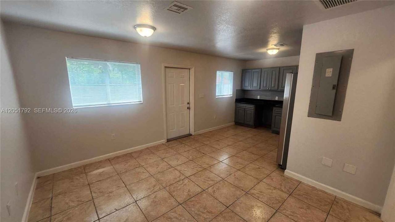 14004 Ne 2nd Ct - Photo 6 of 15