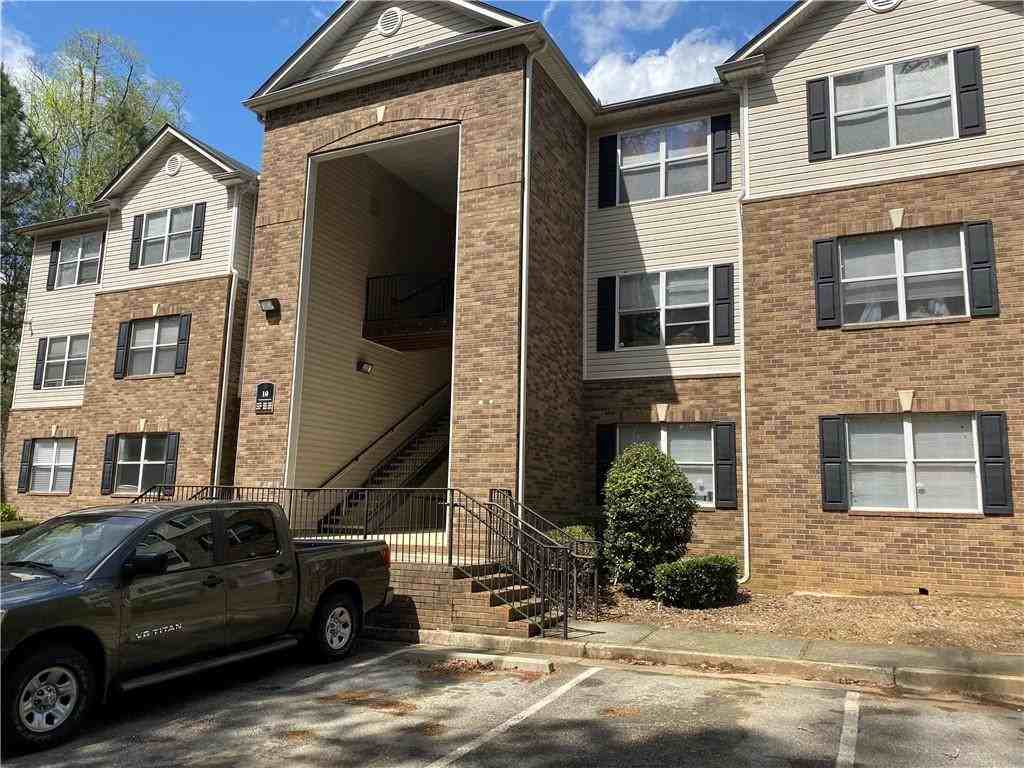 3247 Fairington Dr - Photo 3 of 29