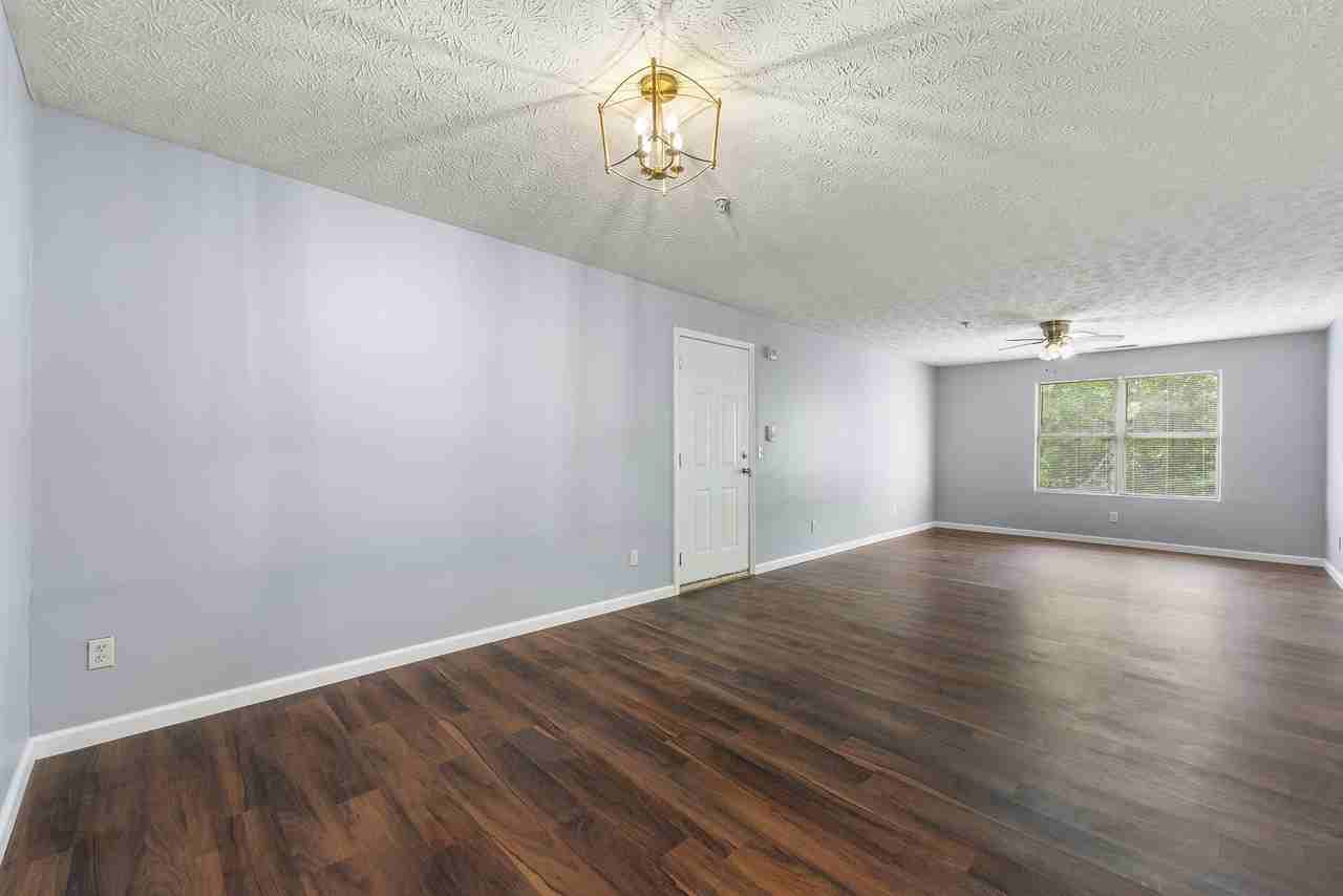3247 Fairington Dr - Photo 4 of 29