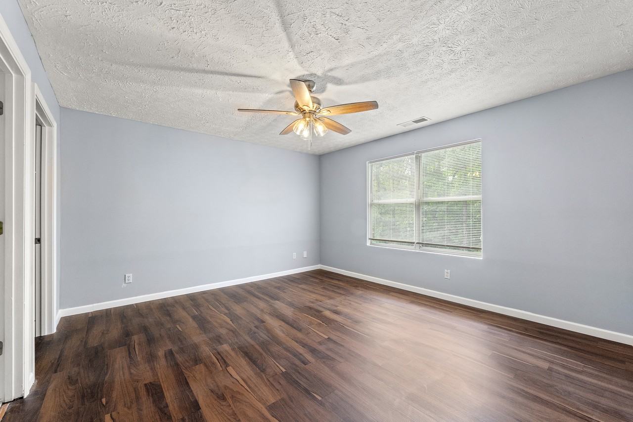 3247 Fairington Dr - Photo 5 of 29