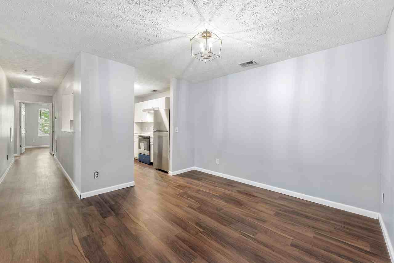 3247 Fairington Dr - Photo 6 of 29