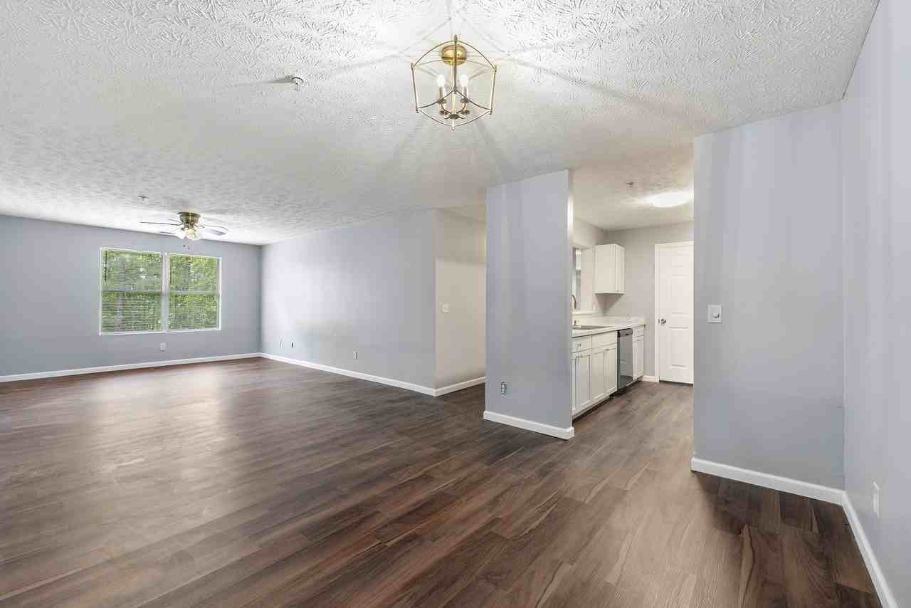 3247 Fairington Dr - Photo 7 of 29