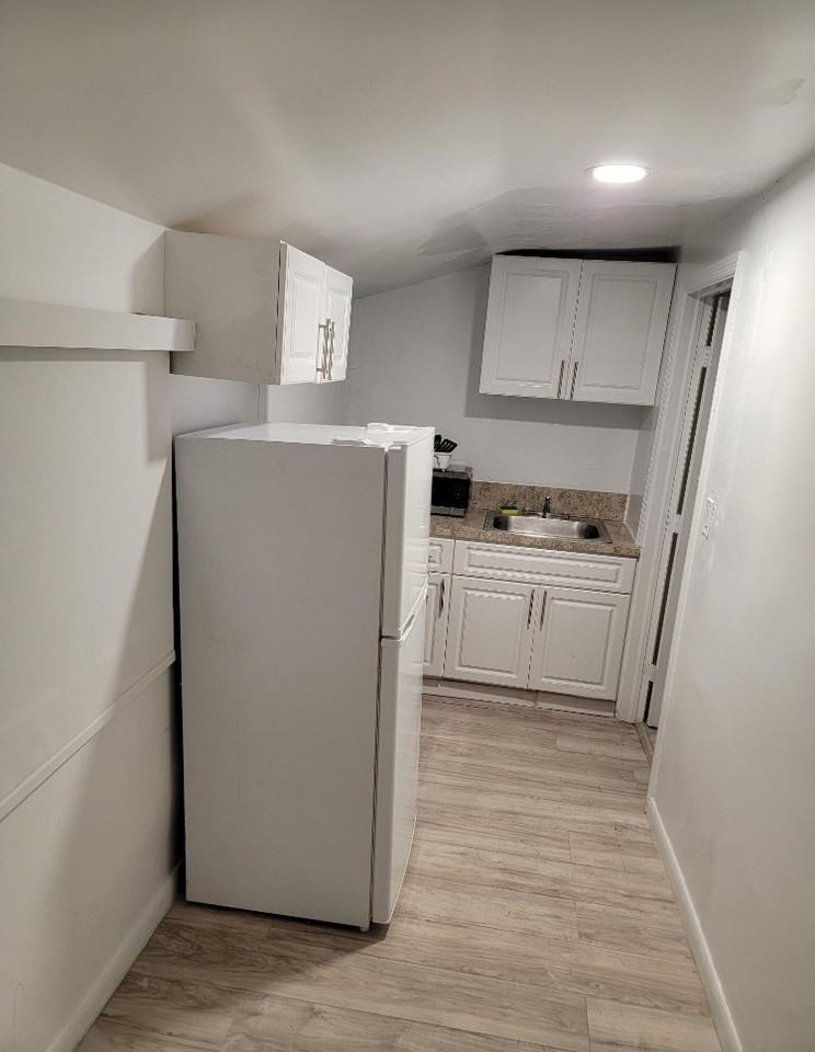 168 Ne 60th St #1A - Photo 6 of 8