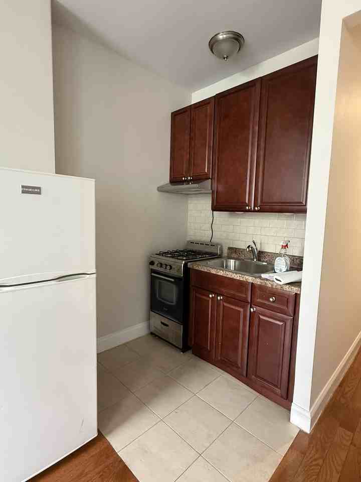 2532 Broadway #21 - Photo 4 of 9