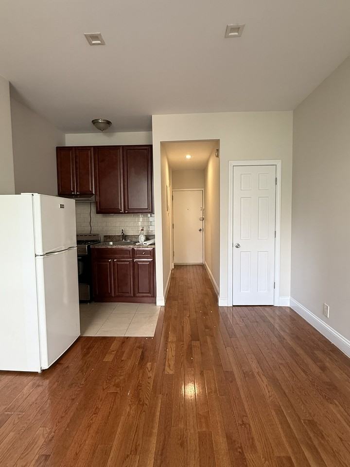 2532 Broadway #21 - Photo 5 of 9