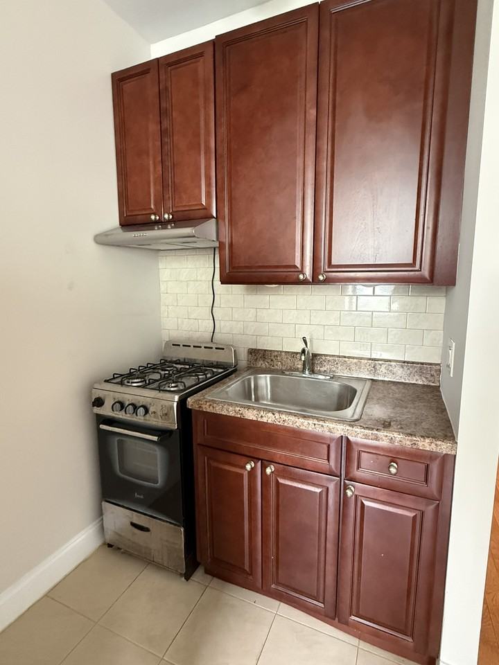 2532 Broadway #21 - Photo 6 of 9
