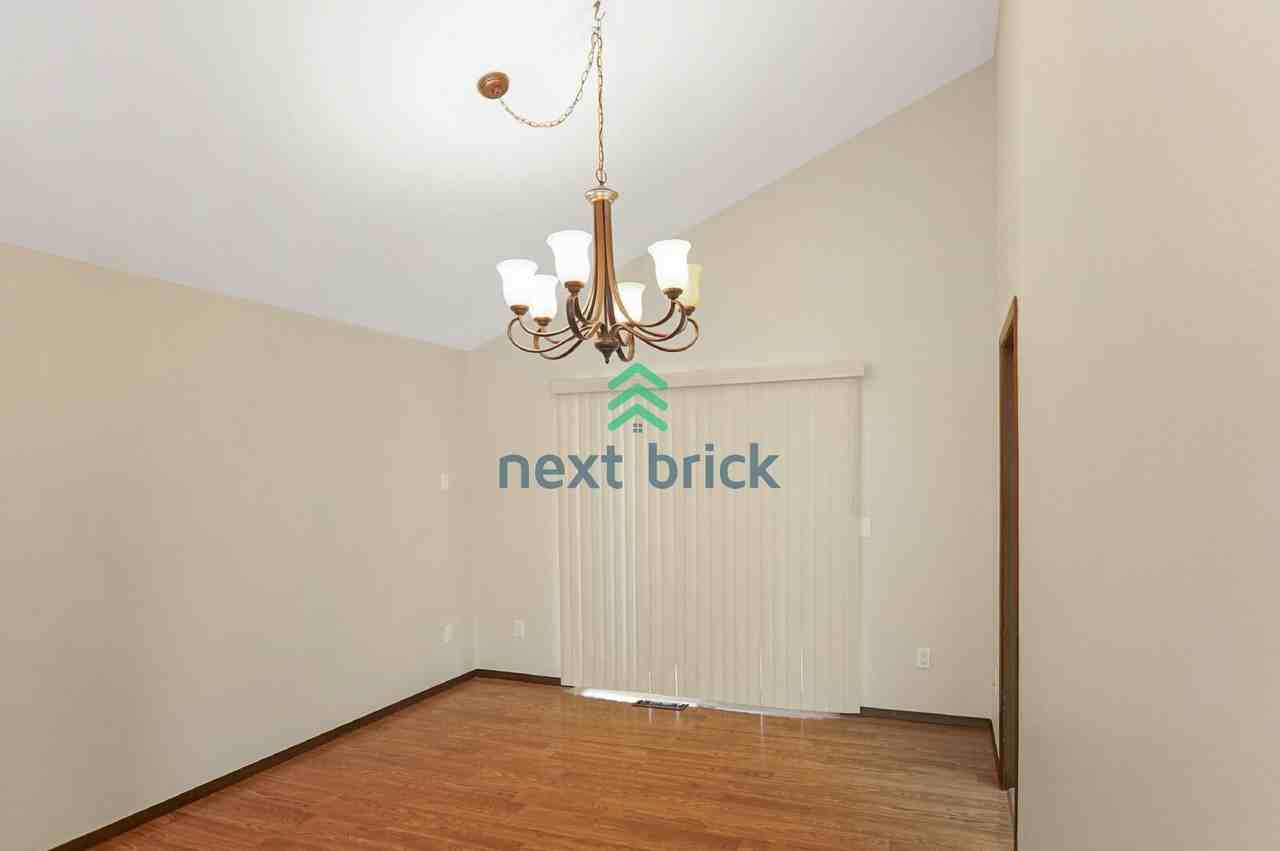19318 89th Ave Ne - Photo 3 of 20