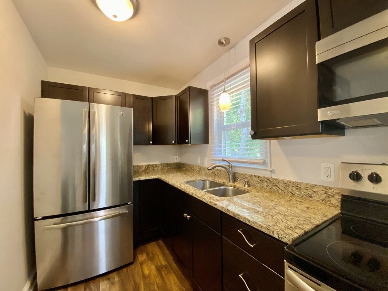 1108 Ridgewood Dr - Photo 3 of 14